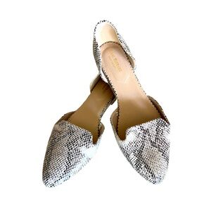 Isaac Mizrahi New York fauz snake skin flat.  Size 9.5